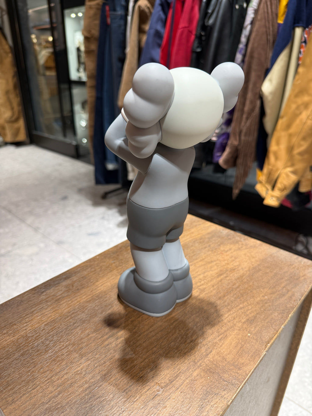 KAWS Holiday: UK Vinyl Figure KIF Vintage